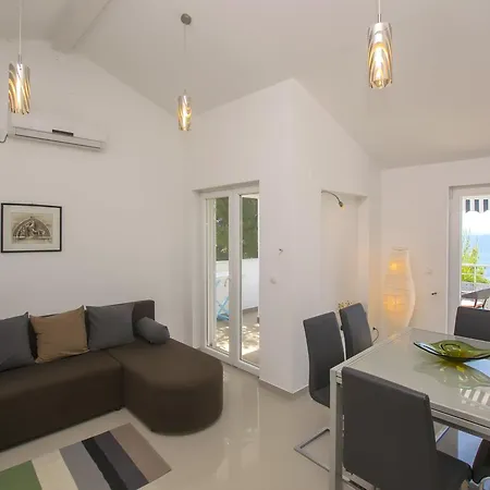 Tatil Evi House Nastja Murter